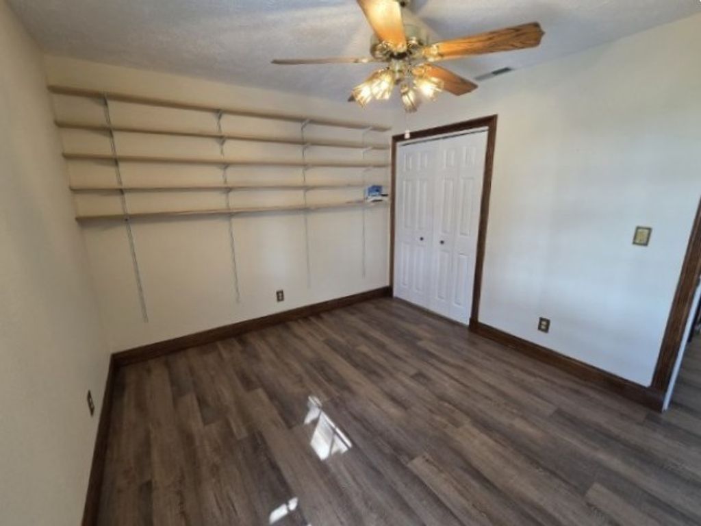 Image 37 of property listing at 3405 Piccadilly Avenue, Mt Vernon, IL 62864