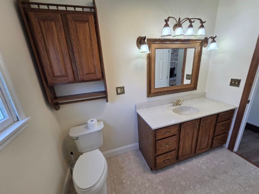 Image 38 of property listing at 3405 Piccadilly Avenue, Mt Vernon, IL 62864