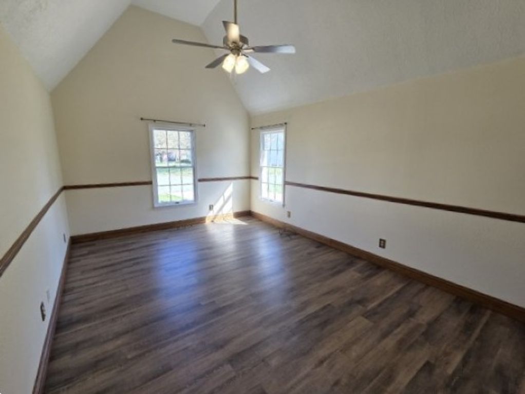 Image 6 of property listing at 3405 Piccadilly Avenue, Mt Vernon, IL 62864
