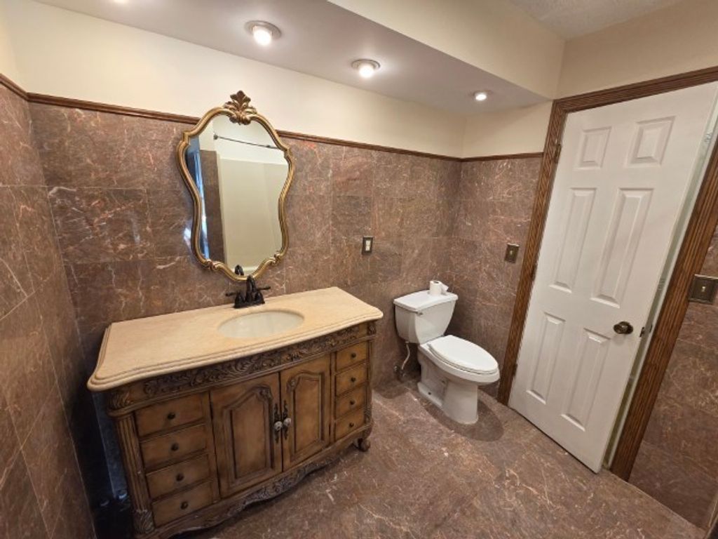 Image 7 of property listing at 3405 Piccadilly Avenue, Mt Vernon, IL 62864