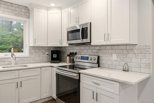 23 Gay Lore Drive, Huntington, NY 11743