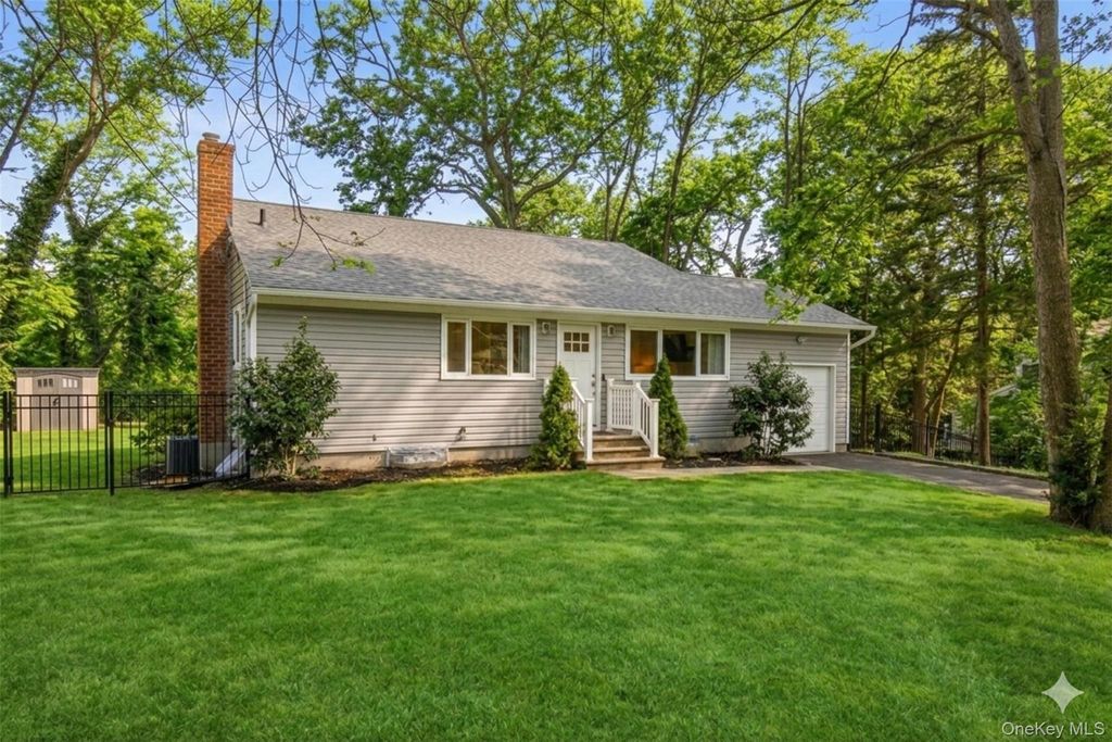 23 Gay Lore Drive, Huntington, NY 11743