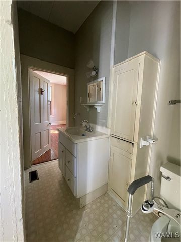 500 S MAIN, Demopolis, AL 36732