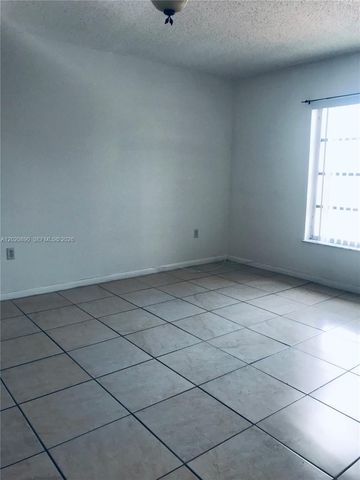 17600 NW 68th Ave B3006, Hialeah, FL 33015