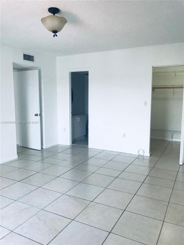 17600 NW 68th Ave B3006, Hialeah, FL 33015