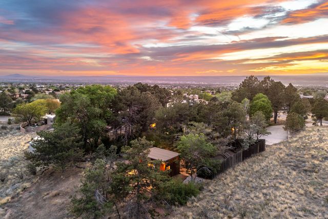 605 Cedar Hill Road NE, Albuquerque, NM 87122