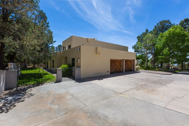 605 Cedar Hill Road NE, Albuquerque, NM 87122