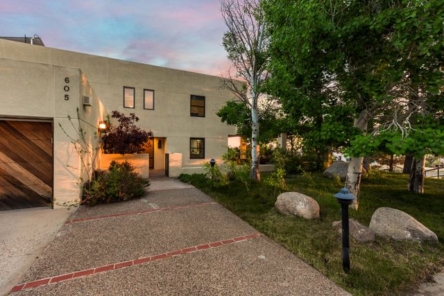 605 Cedar Hill Road NE, Albuquerque, NM 87122