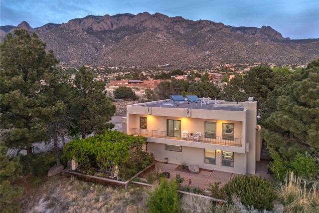 605 Cedar Hill Road NE, Albuquerque, NM 87122
