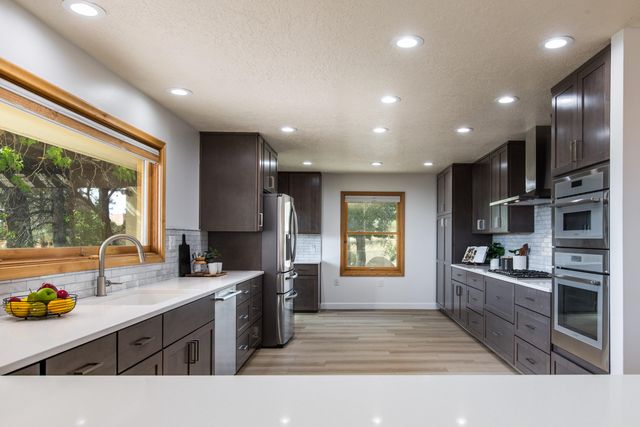 605 Cedar Hill Road NE, Albuquerque, NM 87122