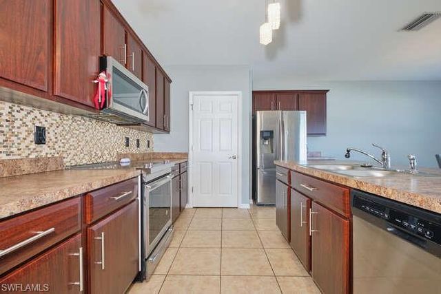 135 SW 31st ST, Cape Coral, FL 33914