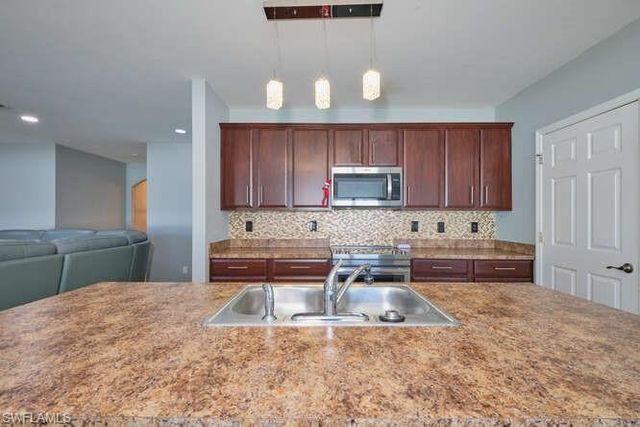 135 SW 31st ST, Cape Coral, FL 33914