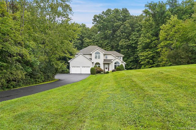 18 Bray Farm Lane, Wappingers Falls, NY 12590