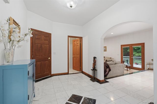 18 Bray Farm Lane, Wappingers Falls, NY 12590