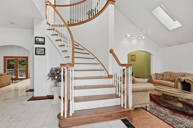 18 Bray Farm Lane, Wappingers Falls, NY 12590