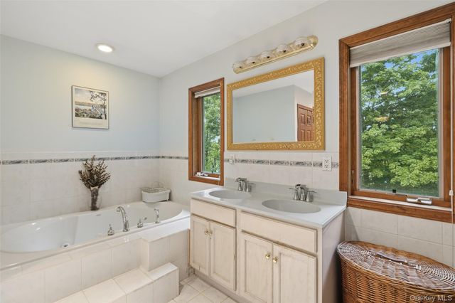 18 Bray Farm Lane, Wappingers Falls, NY 12590
