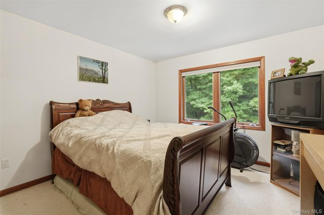 18 Bray Farm Lane, Wappingers Falls, NY 12590