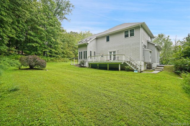 18 Bray Farm Lane, Wappingers Falls, NY 12590