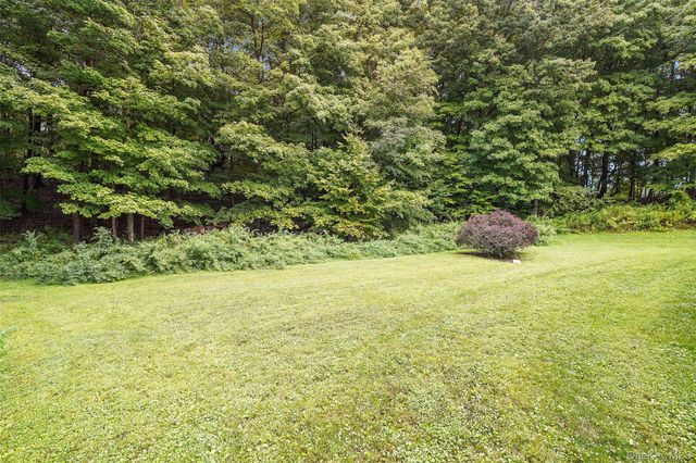 18 Bray Farm Lane, Wappingers Falls, NY 12590