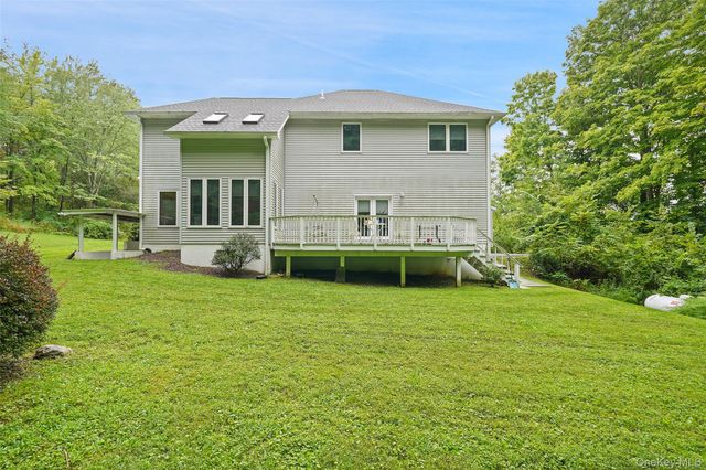 18 Bray Farm Lane, Wappingers Falls, NY 12590