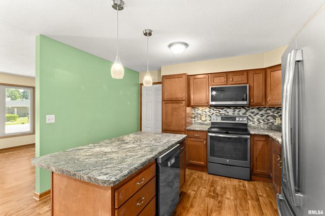 105 FOX RUN Court, East Peoria, IL 61611