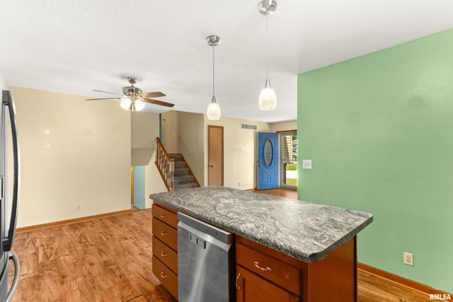 105 FOX RUN Court, East Peoria, IL 61611