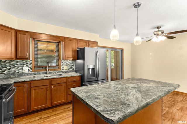 105 FOX RUN Court, East Peoria, IL 61611