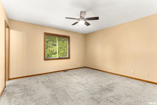 105 FOX RUN Court, East Peoria, IL 61611