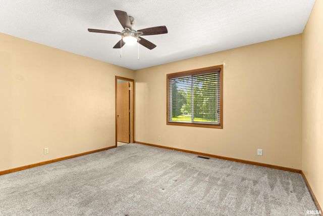 105 FOX RUN Court, East Peoria, IL 61611