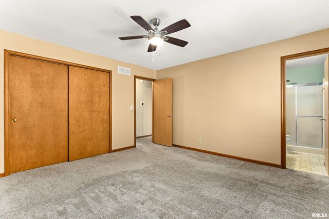 105 FOX RUN Court, East Peoria, IL 61611