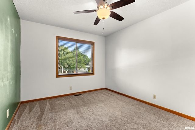 105 FOX RUN Court, East Peoria, IL 61611