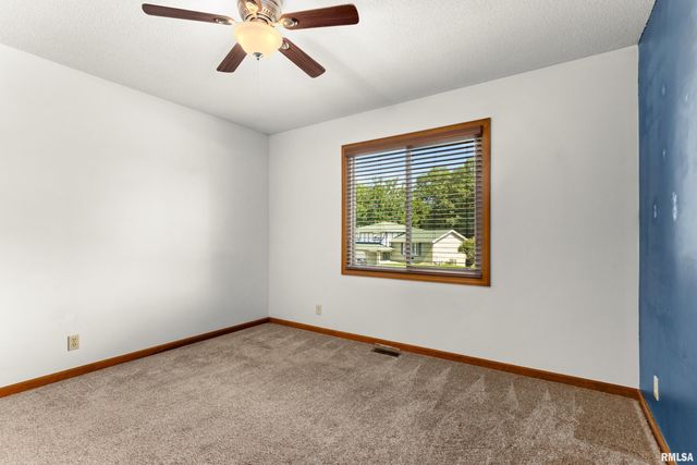 105 FOX RUN Court, East Peoria, IL 61611