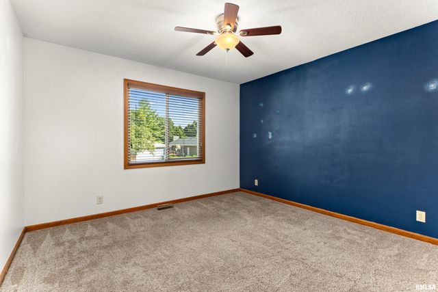 105 FOX RUN Court, East Peoria, IL 61611