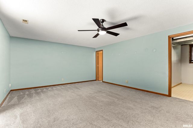 105 FOX RUN Court, East Peoria, IL 61611
