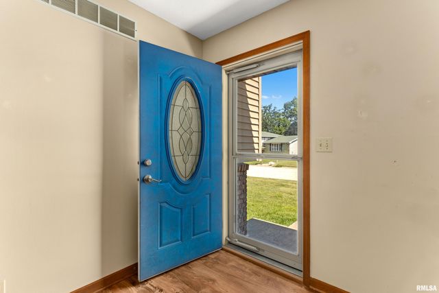 105 FOX RUN Court, East Peoria, IL 61611