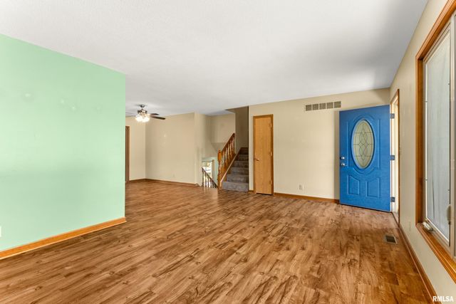 105 FOX RUN Court, East Peoria, IL 61611