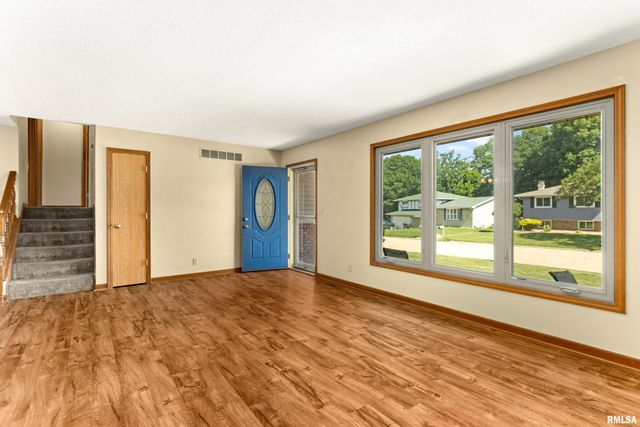 105 FOX RUN Court, East Peoria, IL 61611