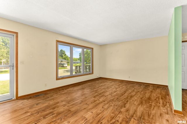 105 FOX RUN Court, East Peoria, IL 61611
