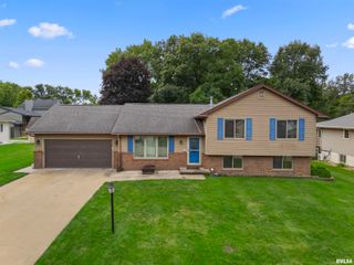 105 FOX RUN Court, East Peoria, IL 61611