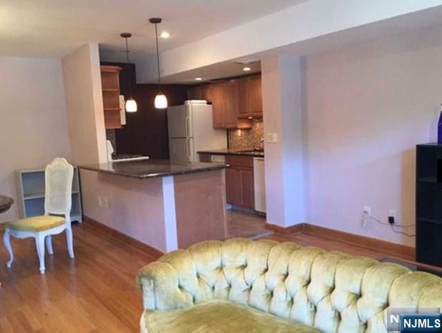 95 Orient Way 3G, Rutherford, NJ 07070
