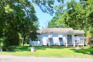 1915 Roosevelt Street, Pascagoula, MS 39567