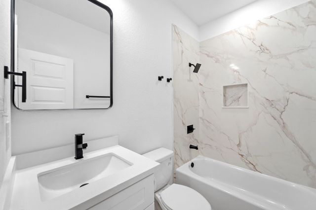 821 Empire Street, El Campo, TX 77437