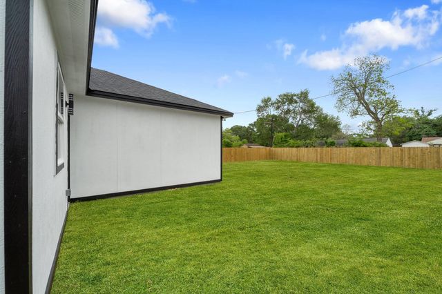 821 Empire Street, El Campo, TX 77437