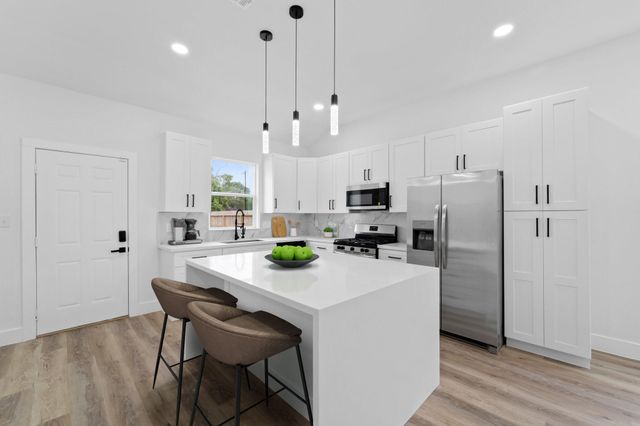 821 Empire Street, El Campo, TX 77437