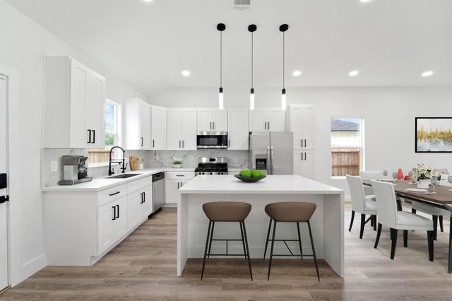 821 Empire Street, El Campo, TX 77437