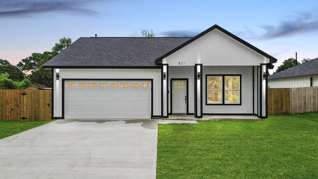 821 Empire Street, El Campo, TX 77437