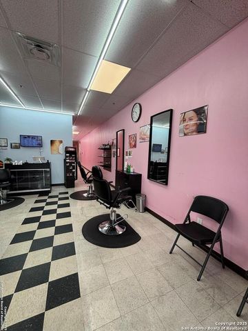 8521 Bandera Rd 1, San Antonio, TX 78216