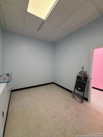 8521 Bandera Rd 1, San Antonio, TX 78216