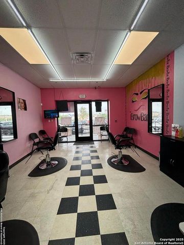 8521 Bandera Rd 1, San Antonio, TX 78216