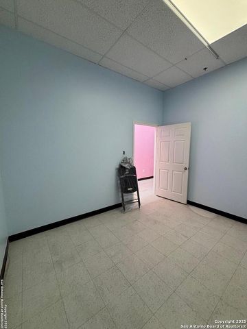 8521 Bandera Rd 1, San Antonio, TX 78216